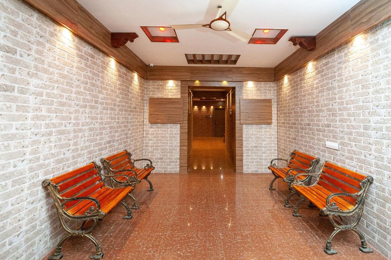 Oyo 29859 Rds Guest House Ambur Екстериор снимка